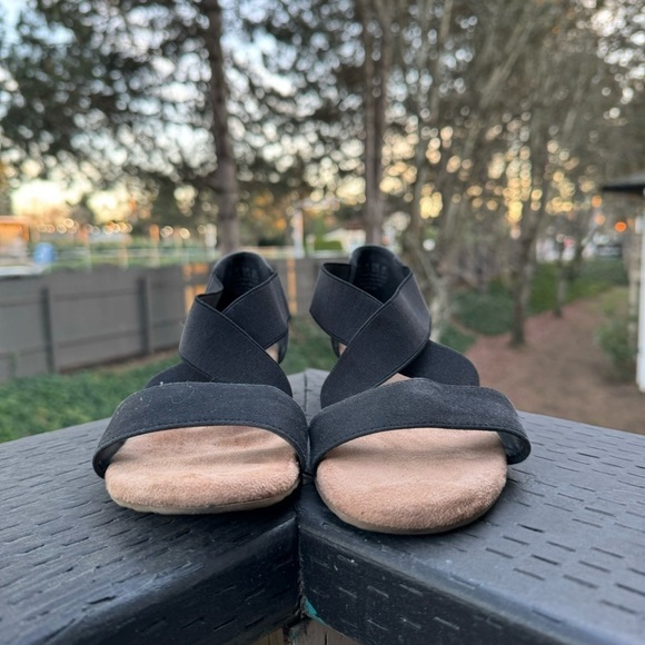 Naturalizer Women’s Reflex Black Elastic Fabric Strap Sandals Size 6.5 - Picture 2 of 8